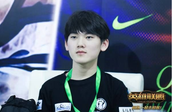 Jackeylove为什么叫阿水,jackeylove德莱文有多强靠直播出名