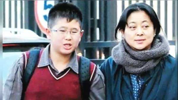 倪萍儿子患了什么病是脑瘫吗?20岁近照曝光高大帅气看不出病状