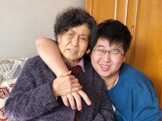 倪萍儿子患了什么病是脑瘫吗?20岁近照曝光高大帅气看不出病状