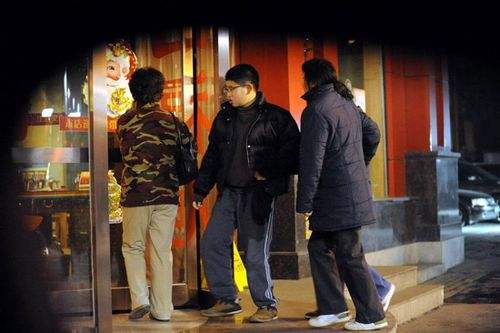 倪萍儿子患了什么病是脑瘫吗?20岁近照曝光高大帅气看不出病状
