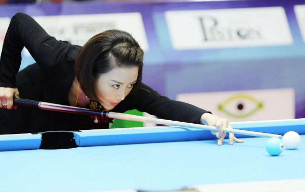 潘晓婷身高150是真的吗?潘晓婷机场接拍真实身高曝光