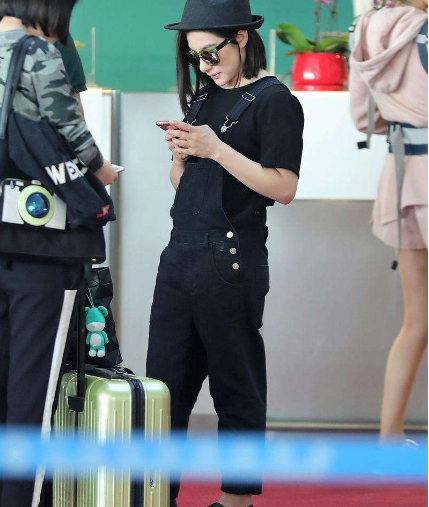 潘晓婷身高150是真的吗?潘晓婷机场接拍真实身高曝光