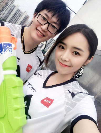 管泽元的家世如何富二代吗?余霜为管泽元抛弃前男友是真是假?