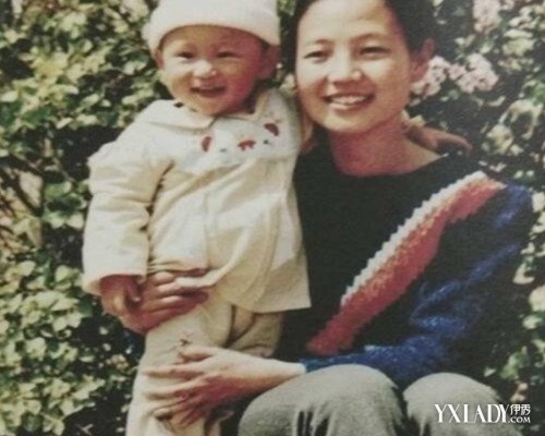 张艺兴父母离婚了吗揭秘家庭情况?张艺兴父母是谁资料照片曝光