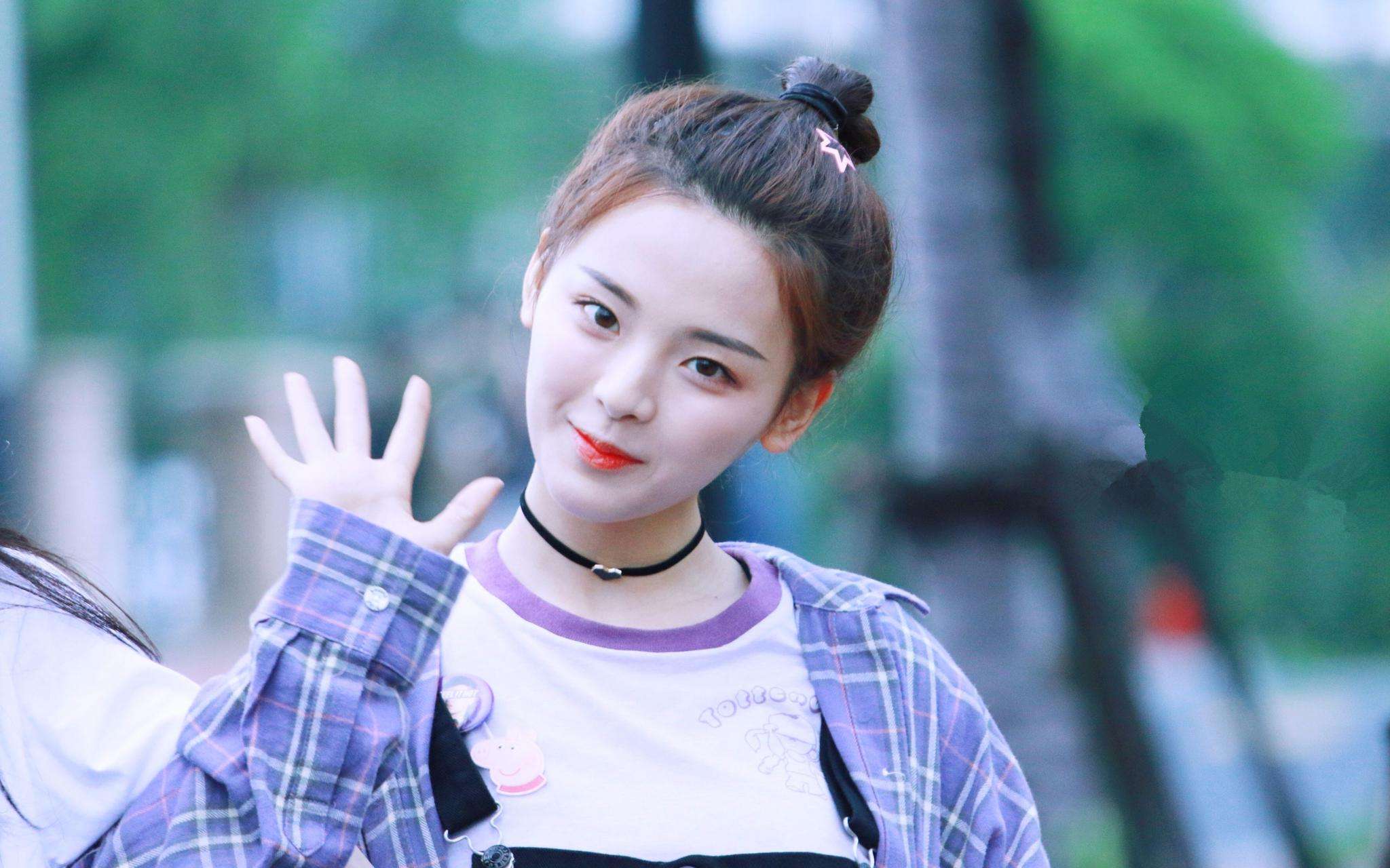 杨超越妈妈后悔了是真的吗?揭秘杨超越的母亲做了什么事愧对她?