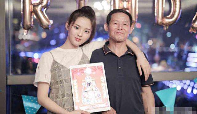 杨超越妈妈后悔了是真的吗?揭秘杨超越的母亲做了什么事愧对她?