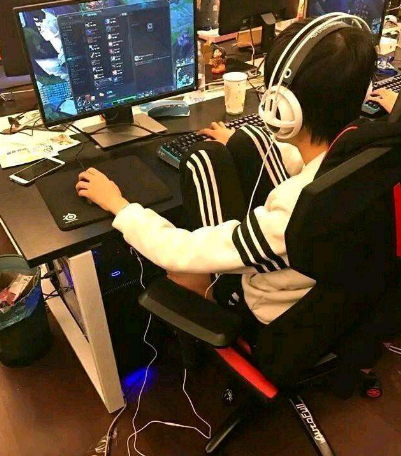 Knight为什么叫黄金左手?黄金左手Knight个人资料简历