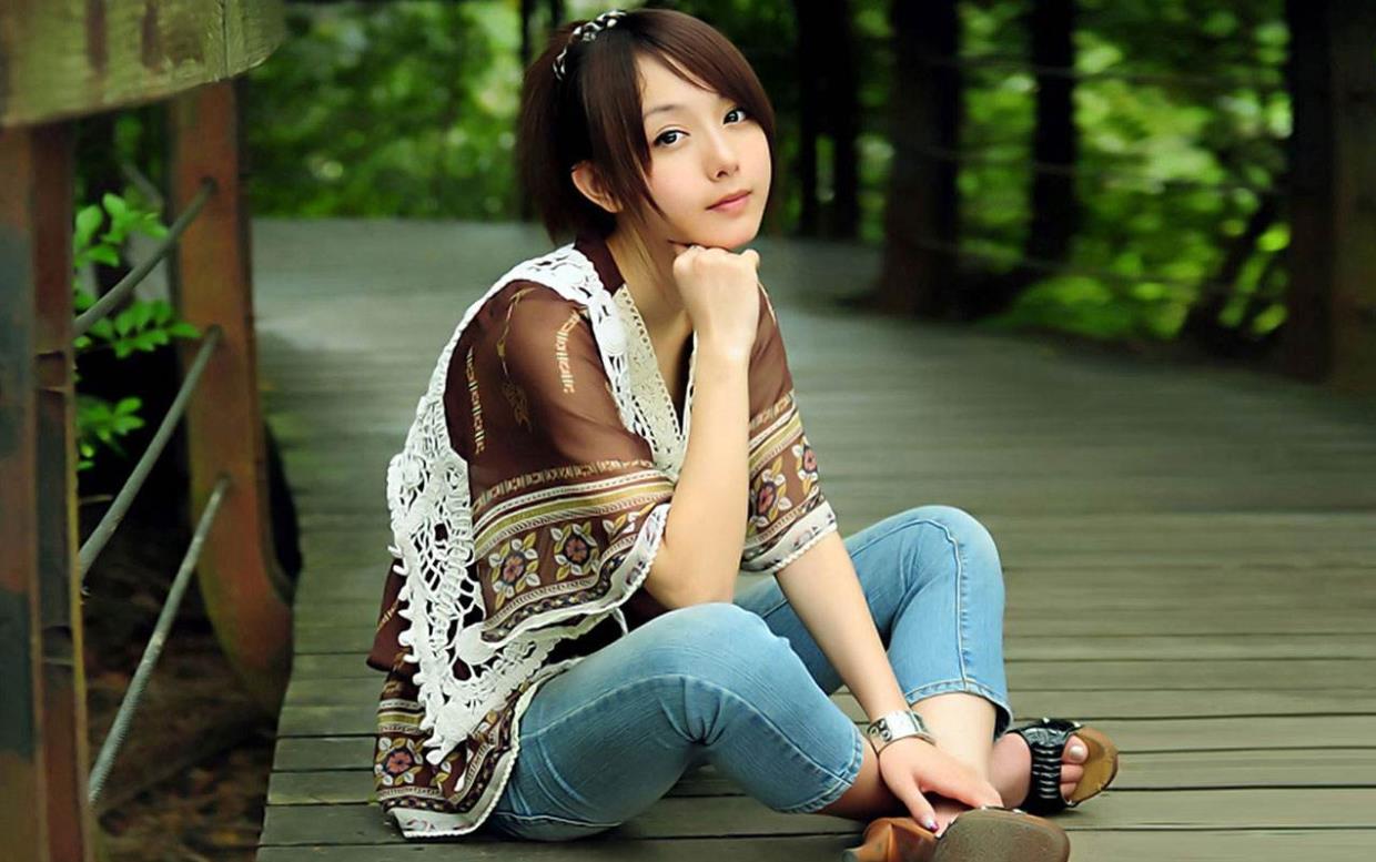 懂得安静独处的女人更有吸引力 因为花香招蝶飞男人都喜欢这神秘
