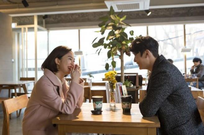 女人学会说话的技巧后会得到什么?她们回答:身边的人都变善良了