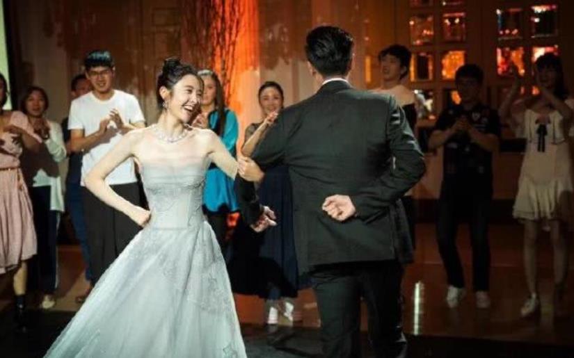 唐艺昕张若昀婚礼结婚图片曝光 现场高甜 这几组婚纱照你绝对没见