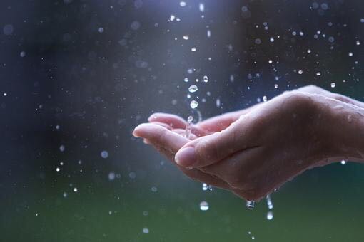 下雨感慨说说心情图片 最美的是下雨天那个是和你一起