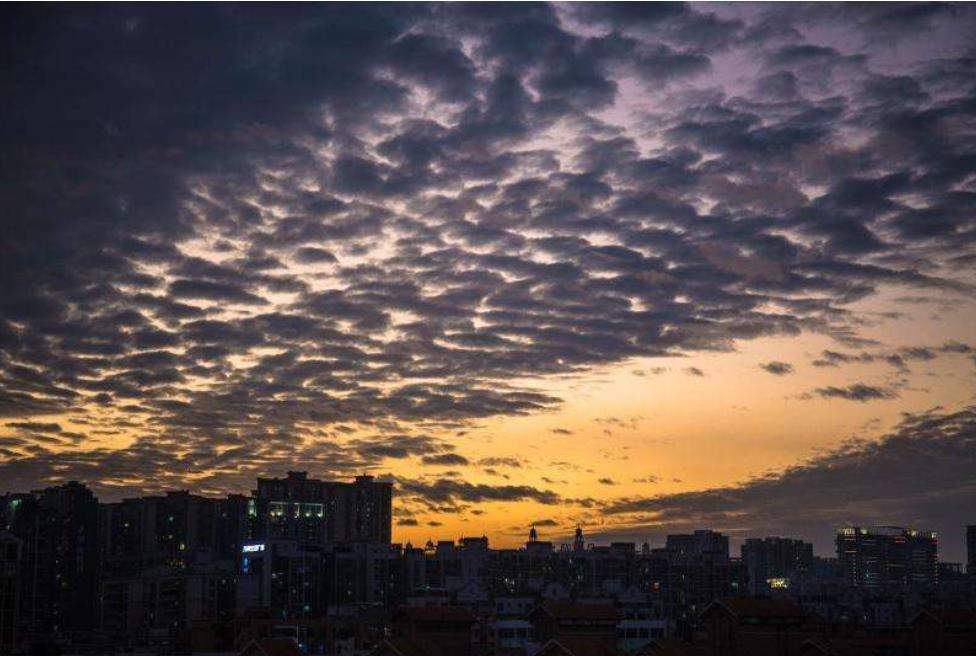 深夜睡不着的经典句子说说 心情图片 夜深人静的时候你在想什么