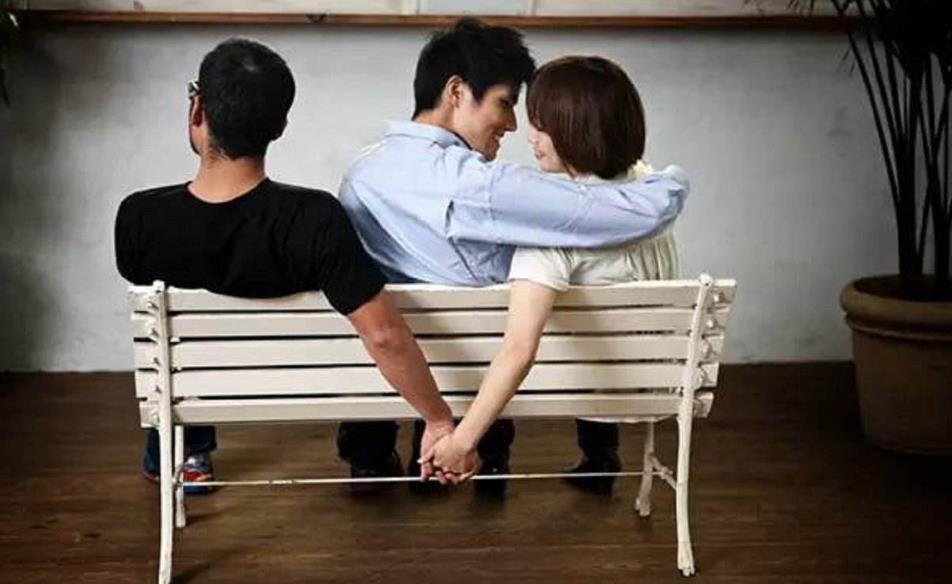 精神出轨是指什么意思?相比身体出轨哪个更可怕?TA值得原谅嘛?