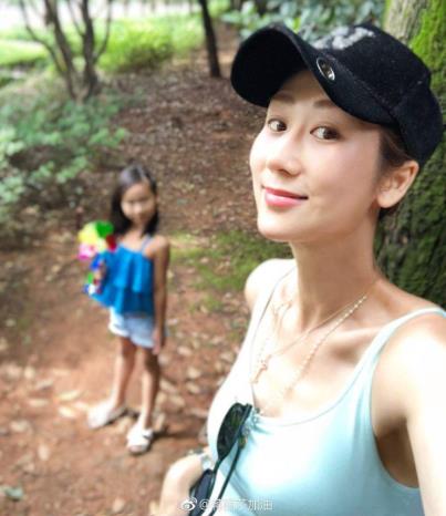 蒋丽莎个人资料简介 和陈浩民怎么认识现在生了几个了?
