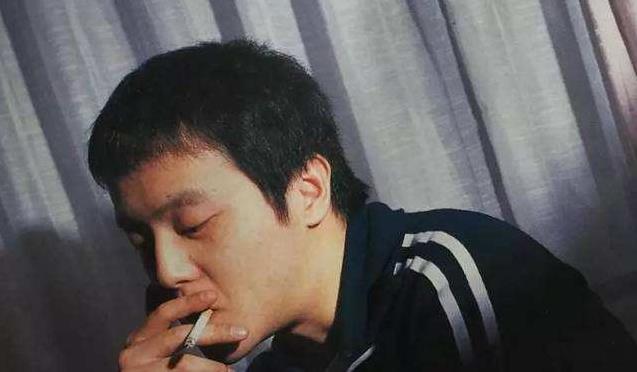 窦鹏年轻时照片曝光 终于知道为什么周迅眼里都是他了