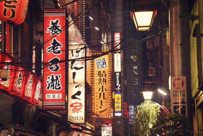 适合晚上发的心情说说短句 成年人夜晚适合来舔伤口